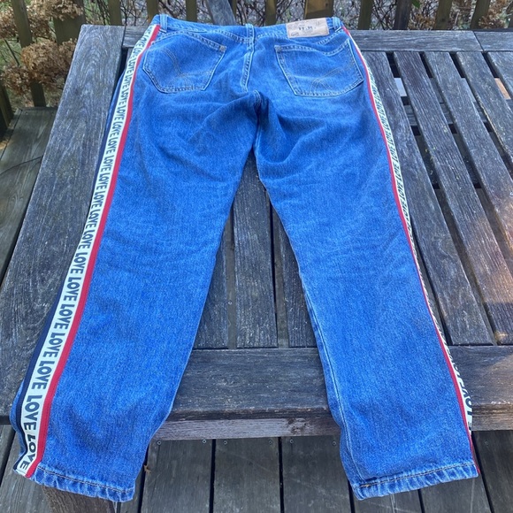 (upcycled) HR History Repeats Distressed LOVE Jeans - Picture 5 of 6